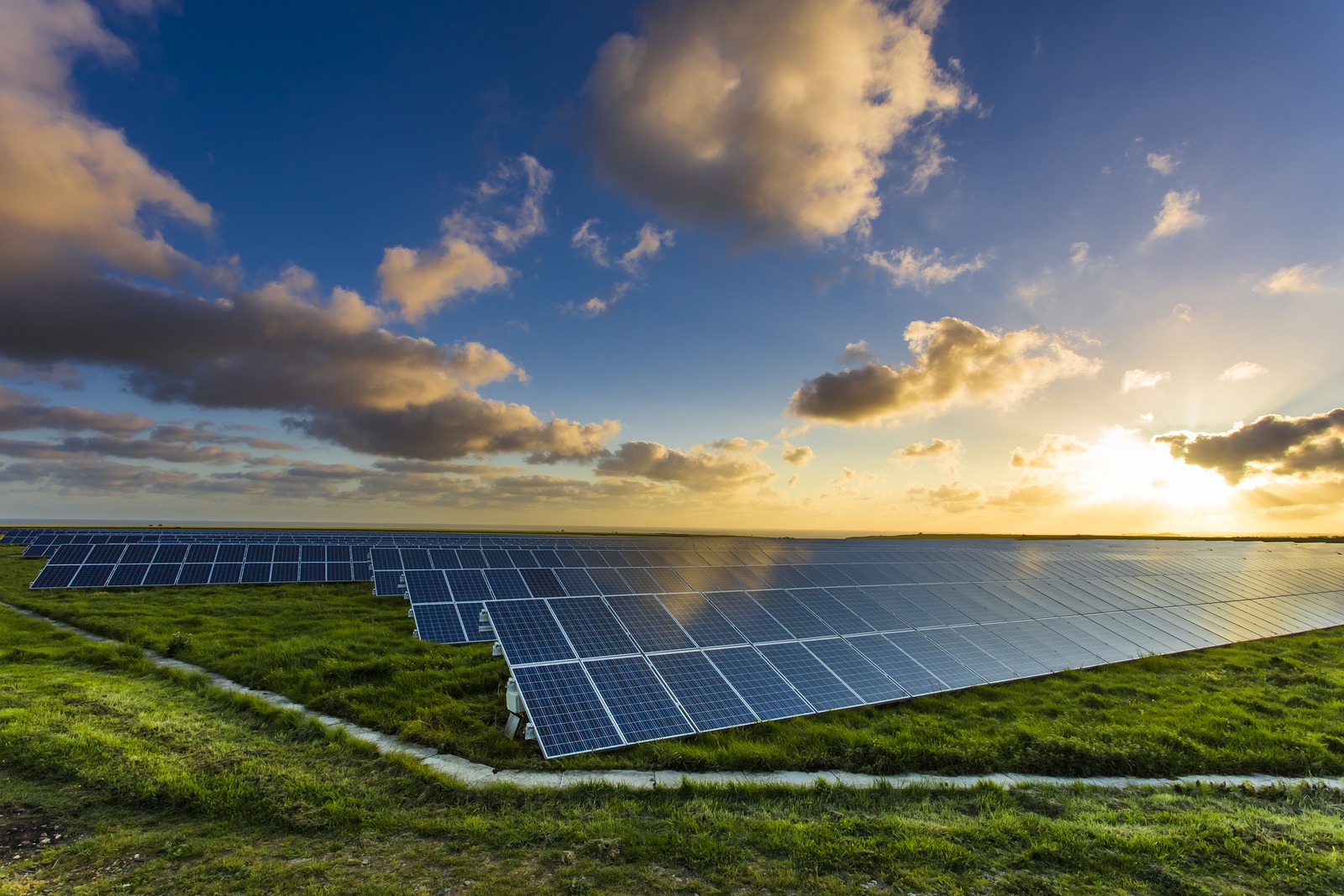 Energia Solar: O que é? Quais profissionais atuam neste ramo de atividade? - Meu Contador Online