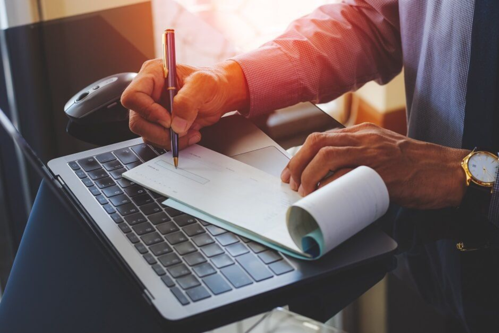 Folha de Pagamento: 7 Motivos Pelos Quais Erros Aqui Podem Destruir o Financeiro da sua Empresa - Meu Contador Online